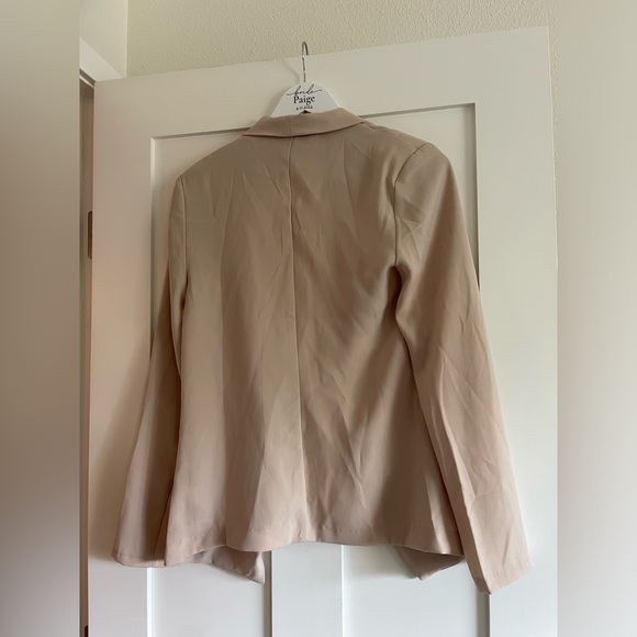 ✨📋 Lulu’s Miss Punctuality Taupe Lightweight Blazer - S📋✨ - Picture 7 of 11